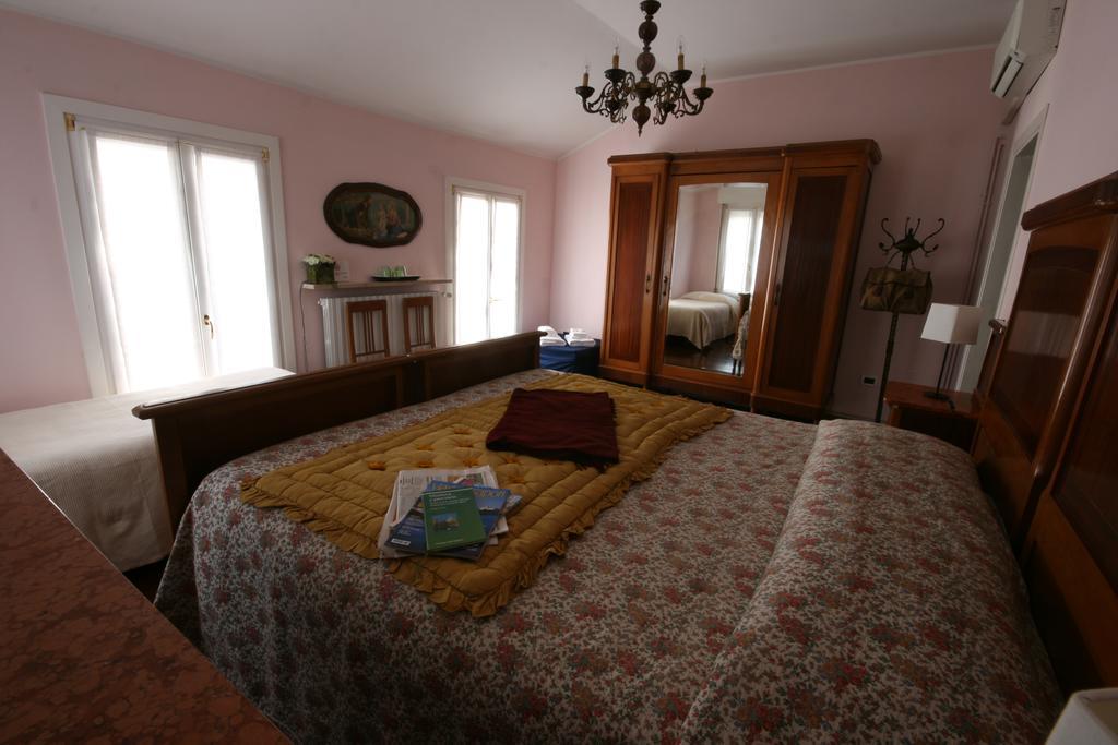 Corte Posta B&B - Parcheggio E Bagno In Camera Mantova Rum bild