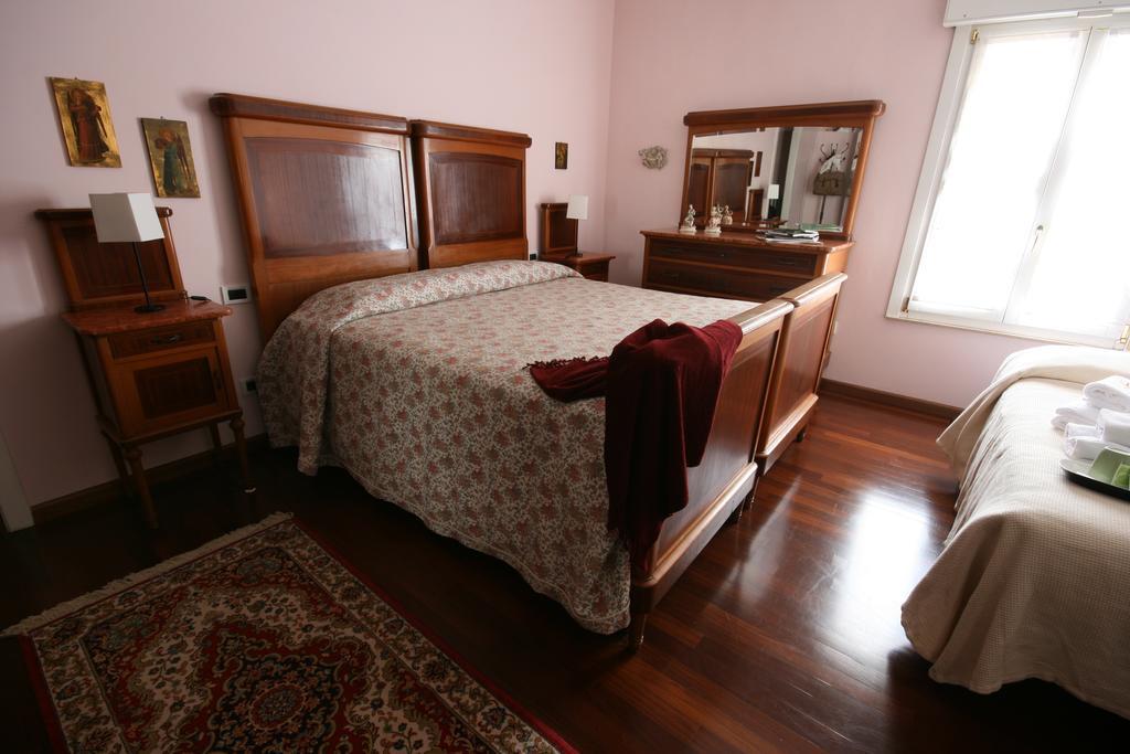 Corte Posta B&B - Parcheggio E Bagno In Camera Mantova Rum bild