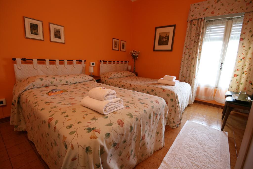 Corte Posta B&B - Parcheggio E Bagno In Camera Mantova Rum bild