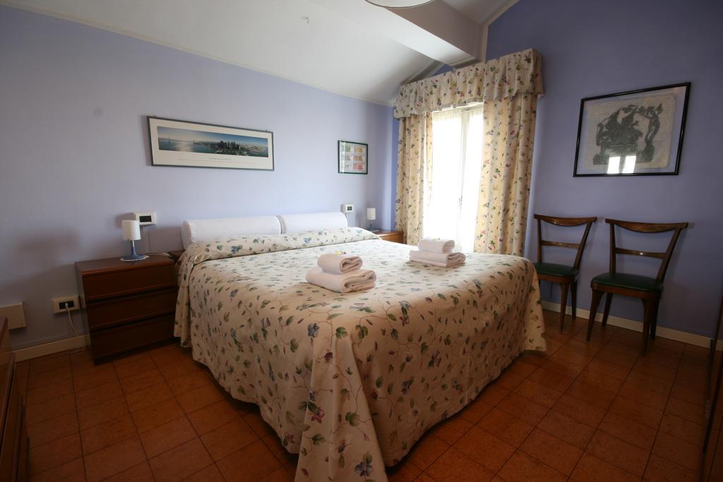 Corte Posta B&B - Parcheggio E Bagno In Camera Mantova Rum bild